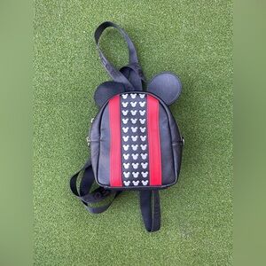 Mickey Mouse Convertible
Backpack Black & Red Disney & Loungefly
